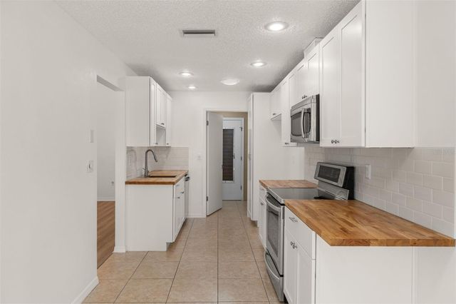 7445 CRESTWOOD DRIVE, Weeki Wachee, FL 34613