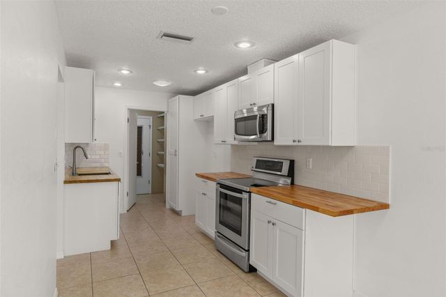 7445 CRESTWOOD DRIVE, Weeki Wachee, FL 34613