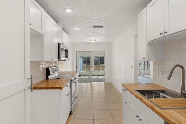 7445 CRESTWOOD DRIVE, Weeki Wachee, FL 34613