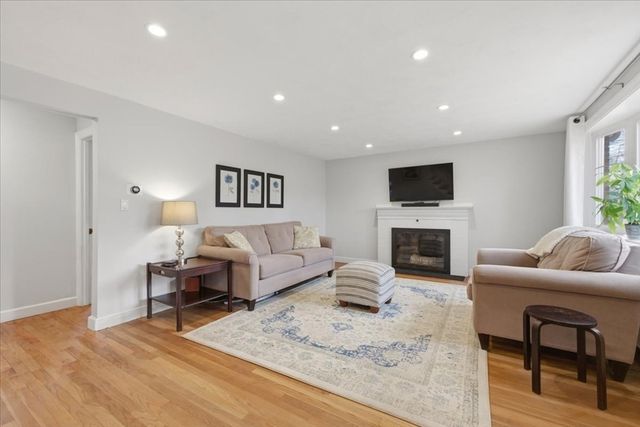 80 Willard St, Dedham, MA 02026