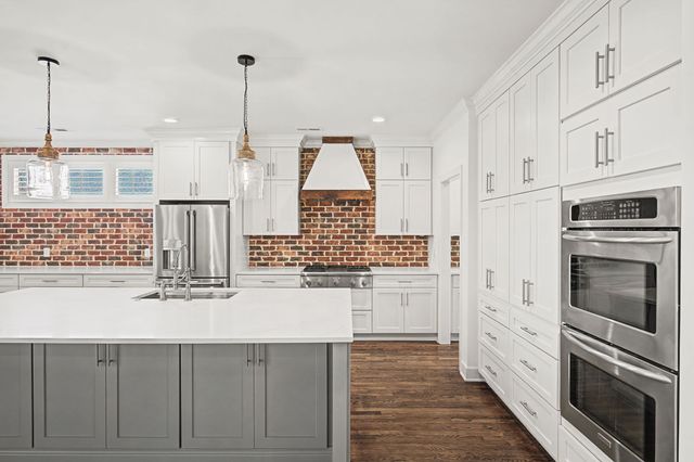 121 Gladstone Ln, Franklin, TN 37064