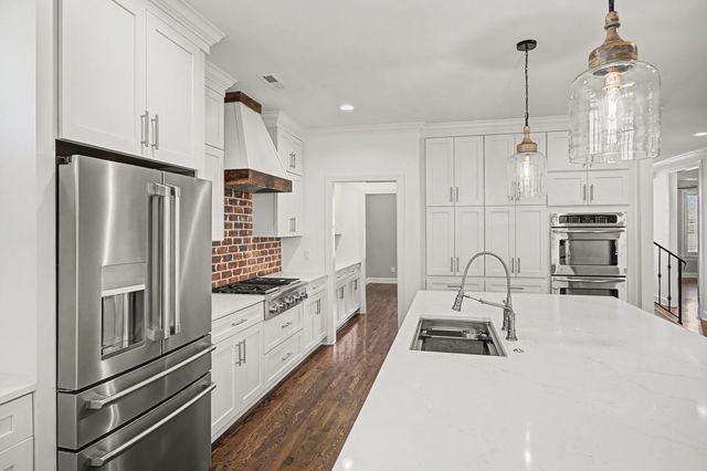 121 Gladstone Ln, Franklin, TN 37064