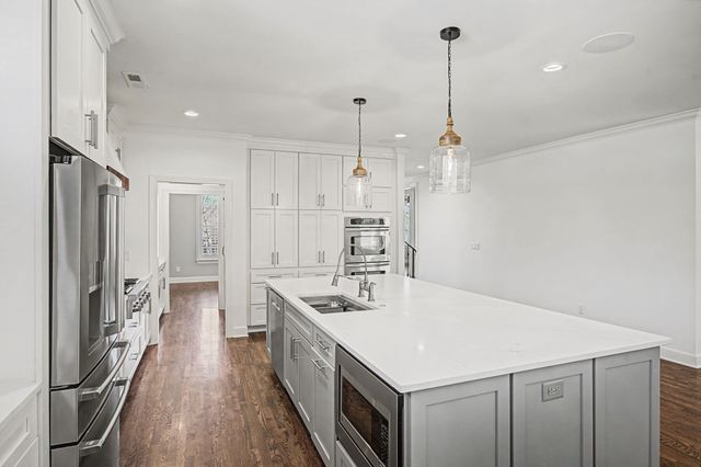 121 Gladstone Ln, Franklin, TN 37064