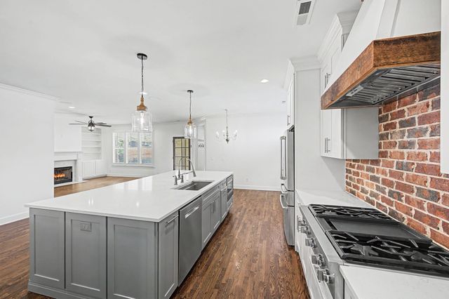 121 Gladstone Ln, Franklin, TN 37064