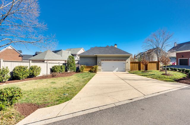 121 Gladstone Ln, Franklin, TN 37064