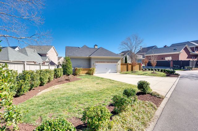 121 Gladstone Ln, Franklin, TN 37064
