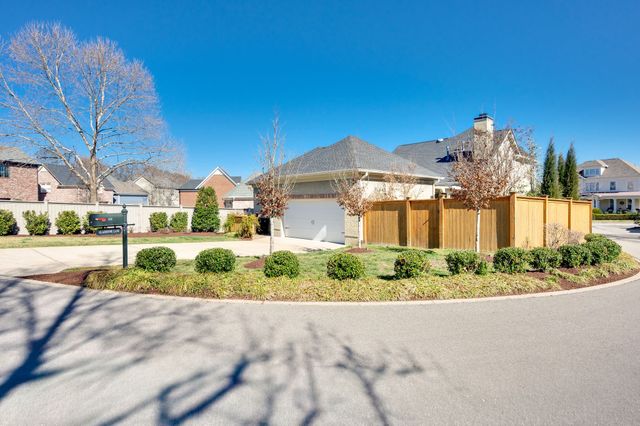 121 Gladstone Ln, Franklin, TN 37064