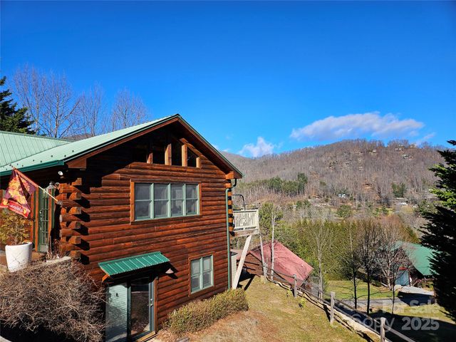 16 Hiawatha Drive, Maggie Valley, NC 28751