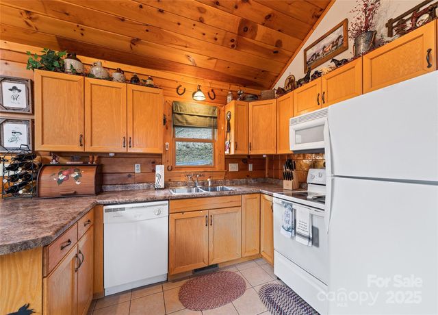 16 Hiawatha Drive, Maggie Valley, NC 28751