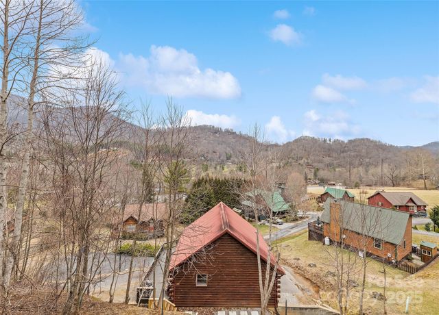 16 Hiawatha Drive, Maggie Valley, NC 28751