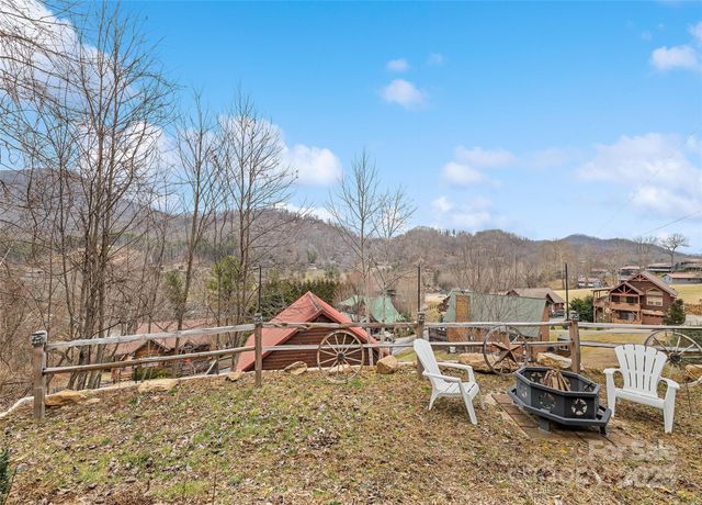 16 Hiawatha Drive, Maggie Valley, NC 28751