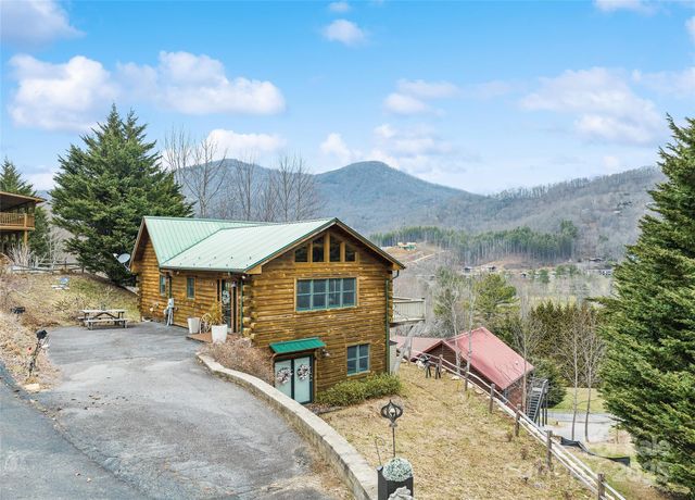 16 Hiawatha Drive, Maggie Valley, NC 28751