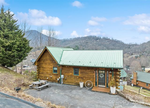 16 Hiawatha Drive, Maggie Valley, NC 28751