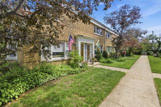 208 South Boulevard D, Evanston, IL 60202