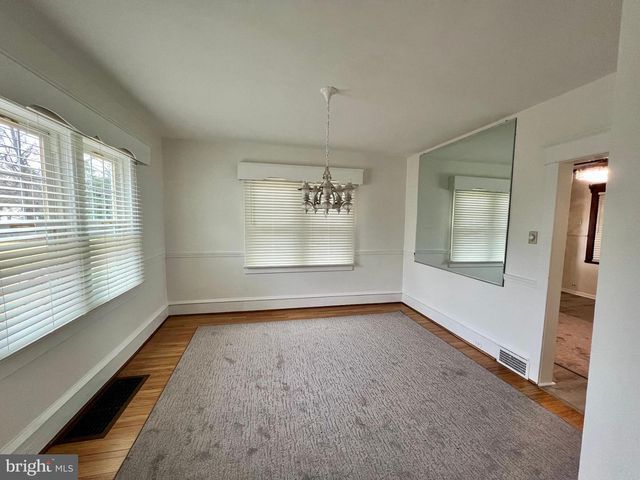 222 BERLIN RD N, Lindenwold, NJ 08021