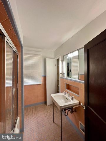 222 BERLIN RD N, Lindenwold, NJ 08021