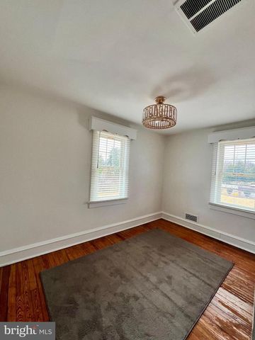 222 BERLIN RD N, Lindenwold, NJ 08021