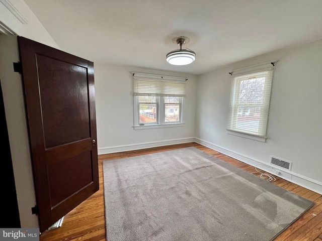 222 BERLIN RD N, Lindenwold, NJ 08021