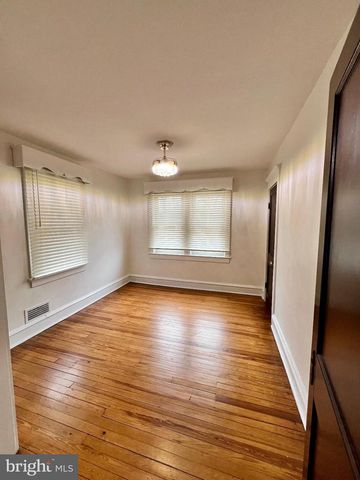 222 BERLIN RD N, Lindenwold, NJ 08021