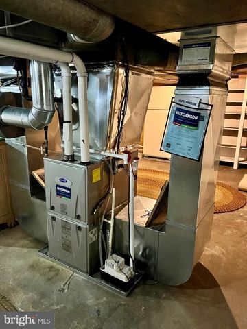 222 BERLIN RD N, Lindenwold, NJ 08021