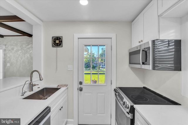 222 BERLIN RD N, Lindenwold, NJ 08021