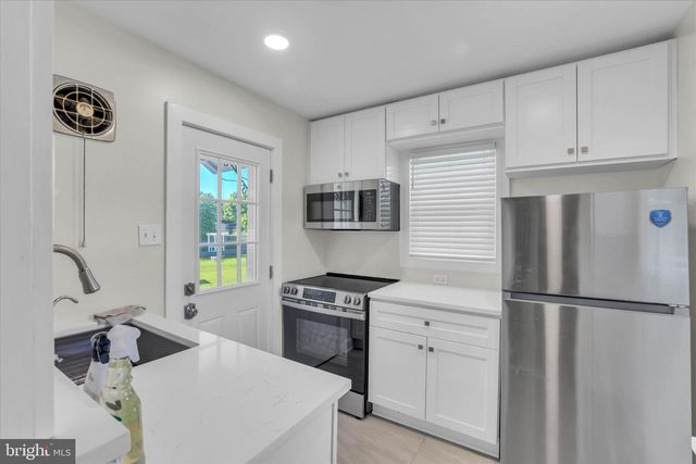 222 BERLIN RD N, Lindenwold, NJ 08021