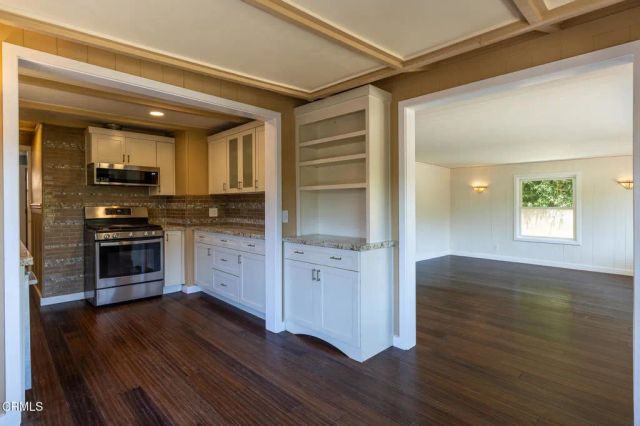 8111 Santa Ana Road, Ventura, CA 93001