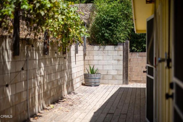 8111 Santa Ana Road, Ventura, CA 93001