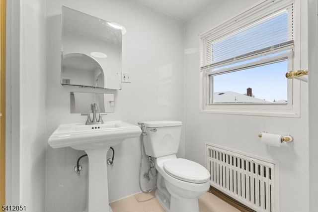 80 Glenwood Ave, Elmwood Park Boro, NJ 07407