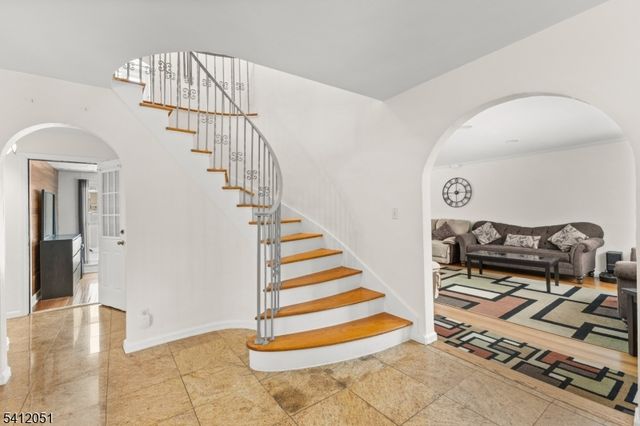 80 Glenwood Ave, Elmwood Park Boro, NJ 07407