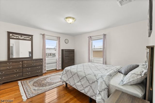 80 Glenwood Ave, Elmwood Park Boro, NJ 07407