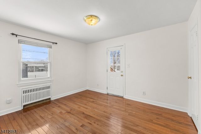 80 Glenwood Ave, Elmwood Park Boro, NJ 07407