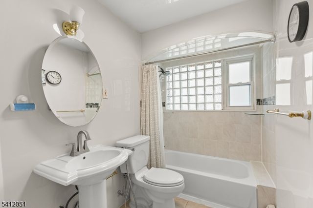 80 Glenwood Ave, Elmwood Park Boro, NJ 07407