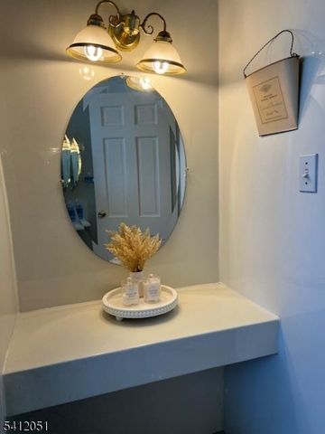 80 Glenwood Ave, Elmwood Park Boro, NJ 07407