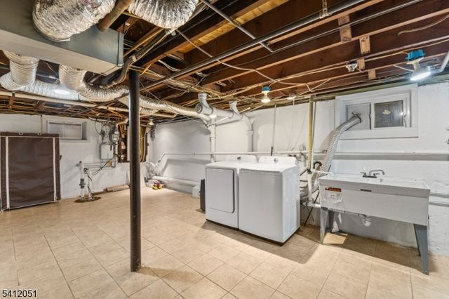 80 Glenwood Ave, Elmwood Park Boro, NJ 07407