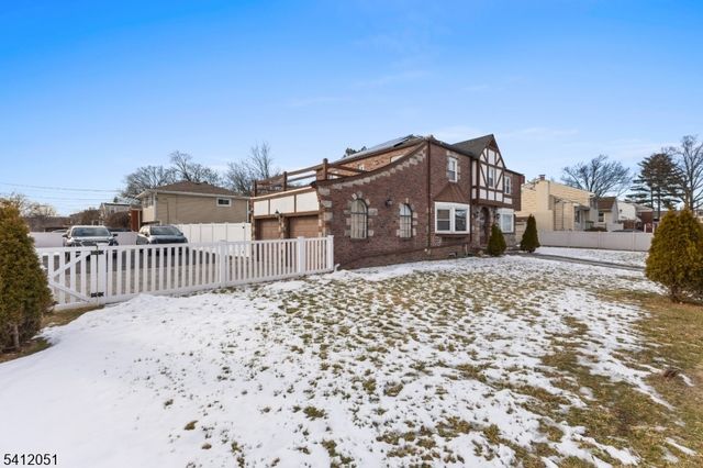 80 Glenwood Ave, Elmwood Park Boro, NJ 07407