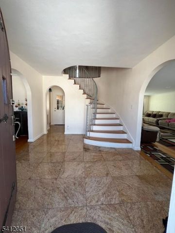 80 Glenwood Ave, Elmwood Park Boro, NJ 07407