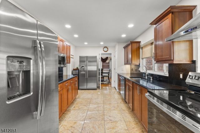 80 Glenwood Ave, Elmwood Park Boro, NJ 07407