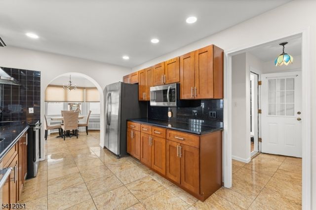 80 Glenwood Ave, Elmwood Park Boro, NJ 07407