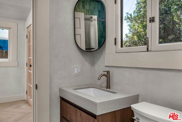 215 Newland Street, Los Angeles, CA 90042