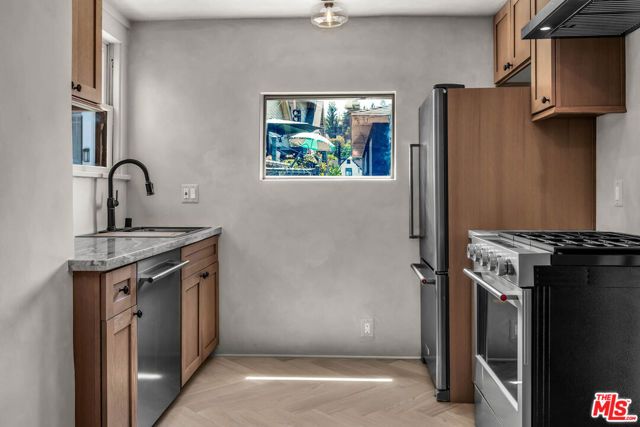 215 Newland Street, Los Angeles, CA 90042
