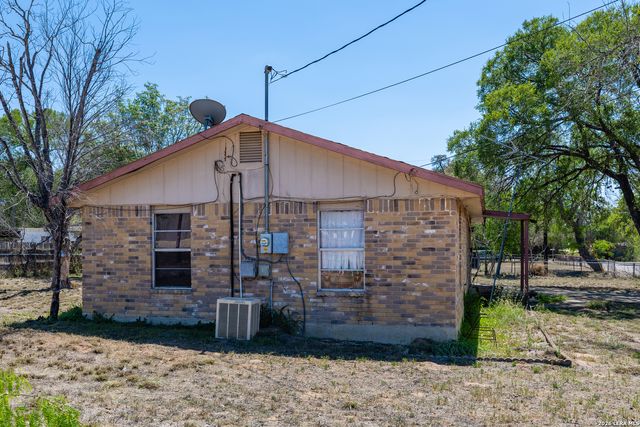 354 6th, Poteet, TX 78065