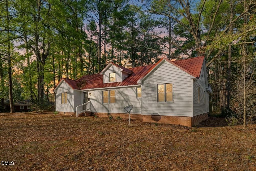 210 N Monroe Avenue, Sanford, NC 27330