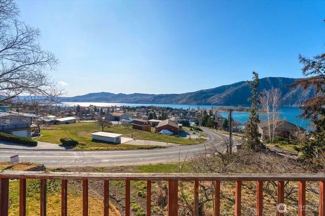 475 Totem Pole Road, Manson, WA 98831