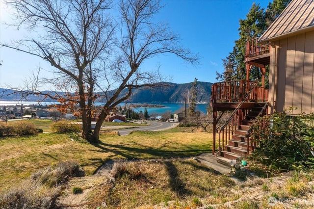 475 Totem Pole Road, Manson, WA 98831