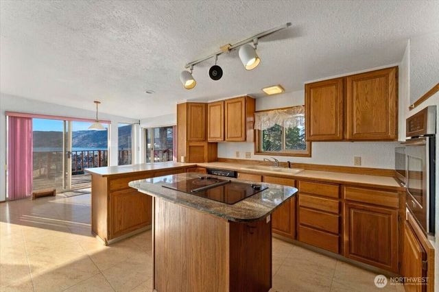 475 Totem Pole Road, Manson, WA 98831