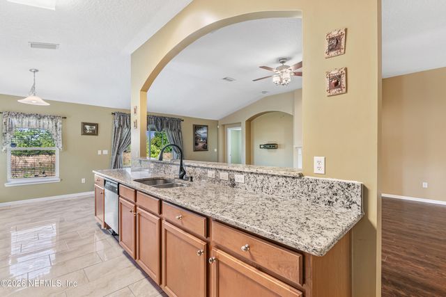 6933 SOUTHERN OAKS Drive W, Jacksonville, FL 32244