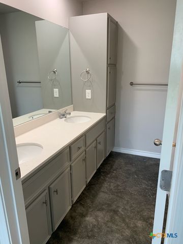200 Lowes Boulevard B, Killeen, TX 76542