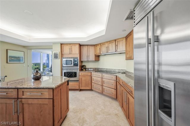 20 Seagate DR 803, Naples, FL 34103