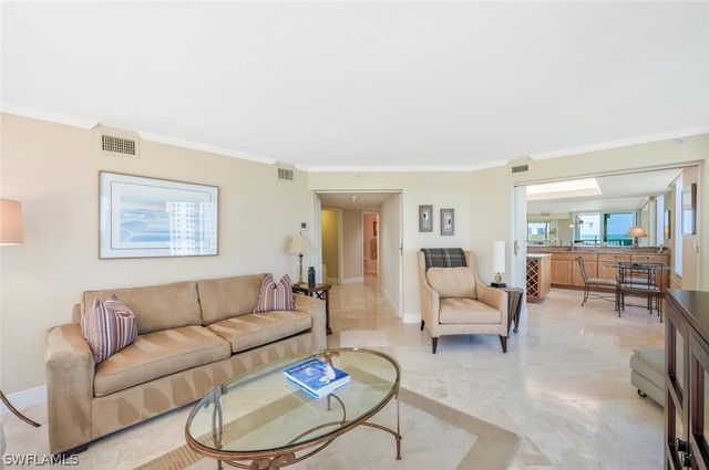 20 Seagate DR 803, Naples, FL 34103